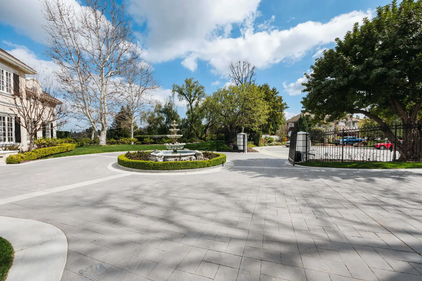 Estate driveway and entrance