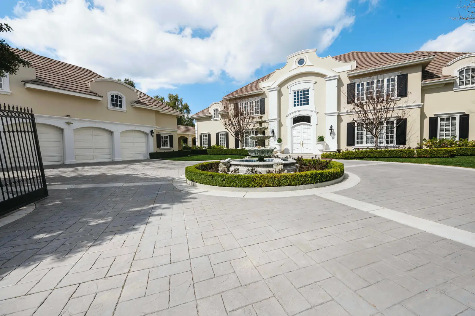 Property exterior maintained and leasable